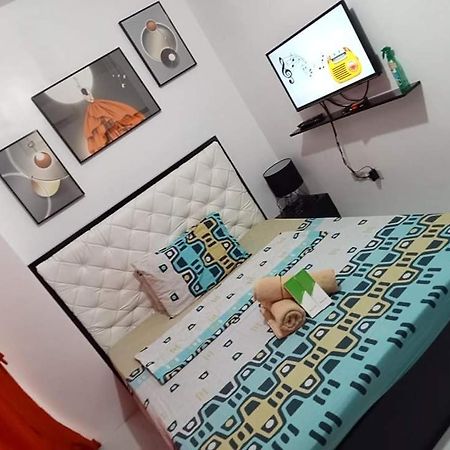 N&J Lopez Lodging House Pasay Bagian luar foto