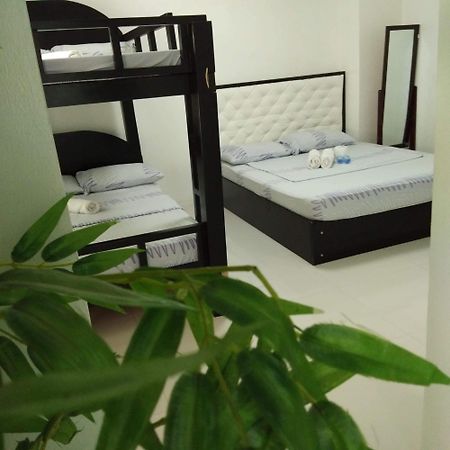 N&J Lopez Lodging House Pasay Ruang foto
