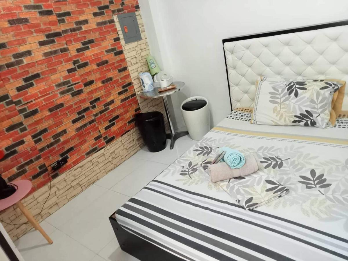 N&J Lopez Lodging House Pasay Bagian luar foto