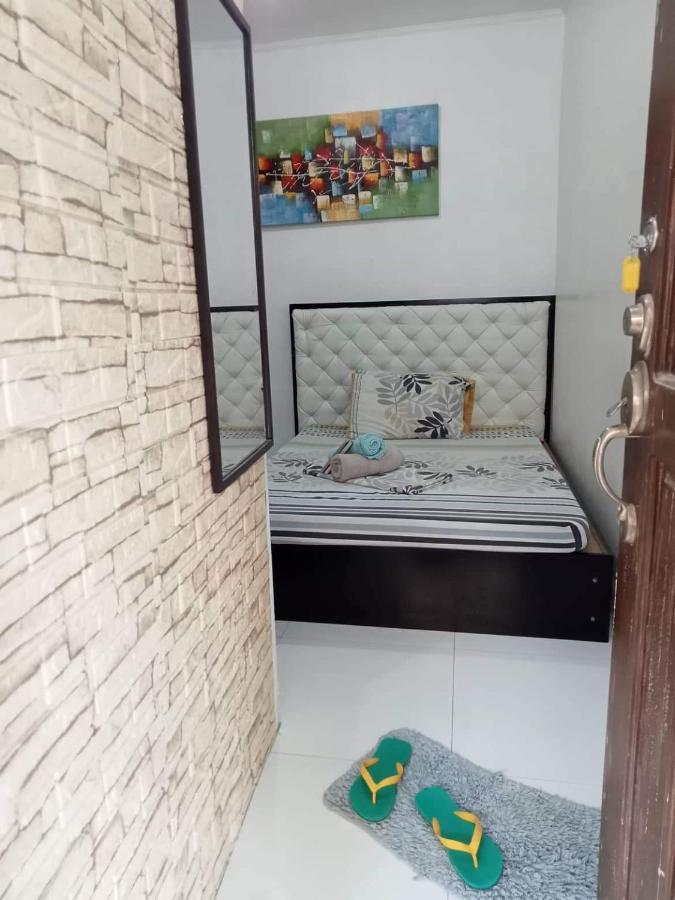 N&J Lopez Lodging House Pasay Bagian luar foto