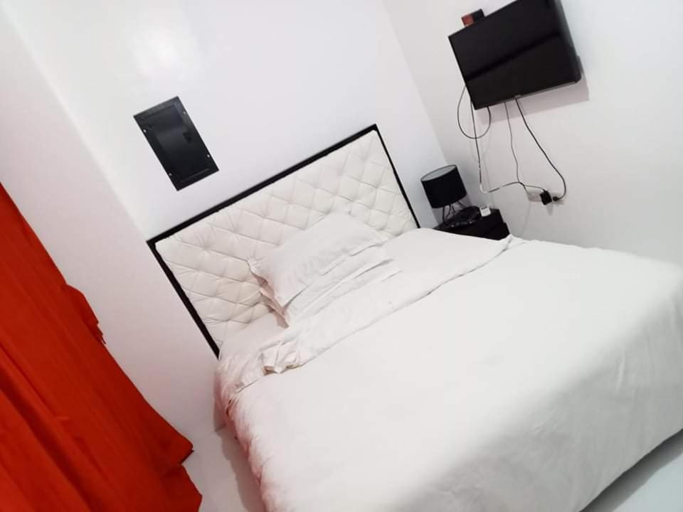 N&J Lopez Lodging House Pasay Bagian luar foto