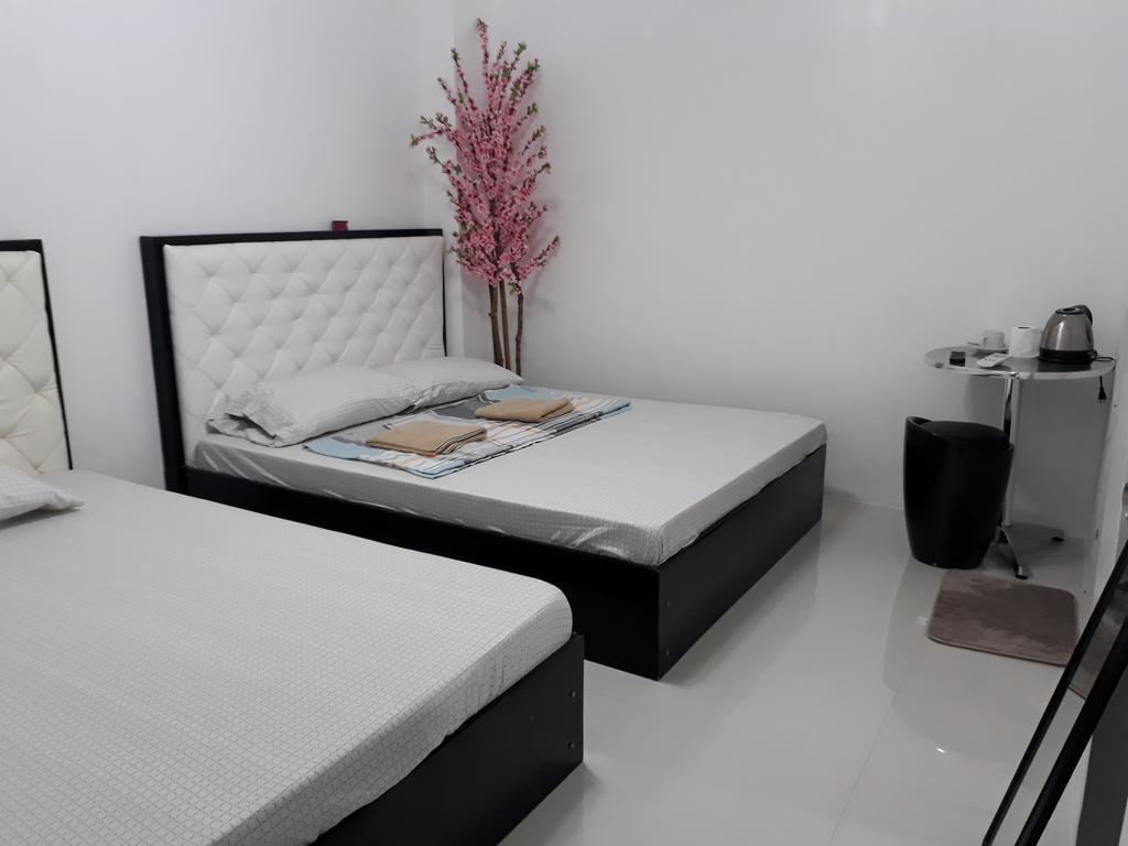 N&J Lopez Lodging House Pasay Bagian luar foto