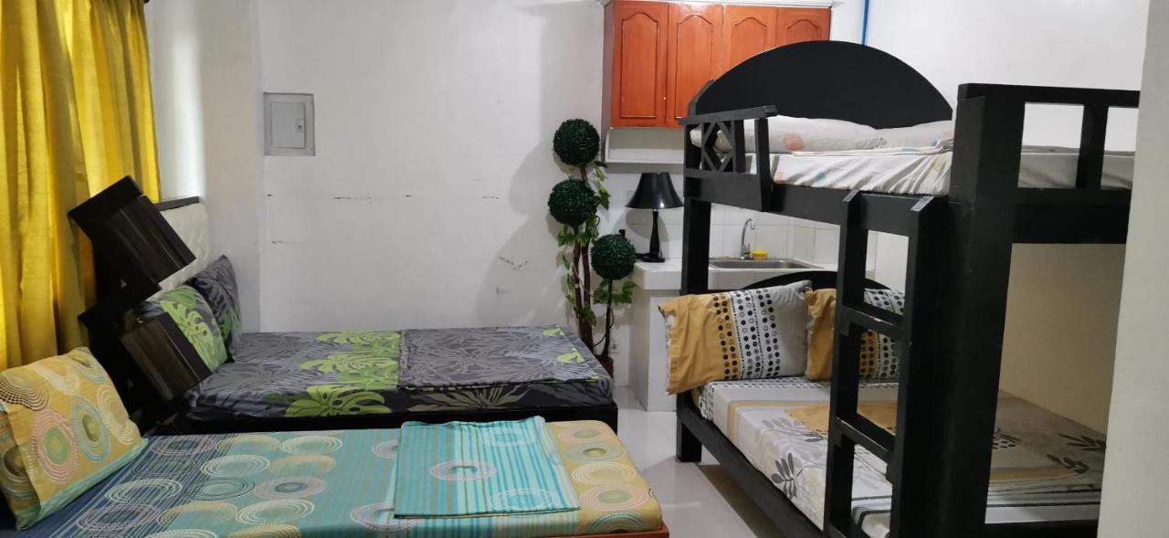 N&J Lopez Lodging House Pasay Bagian luar foto